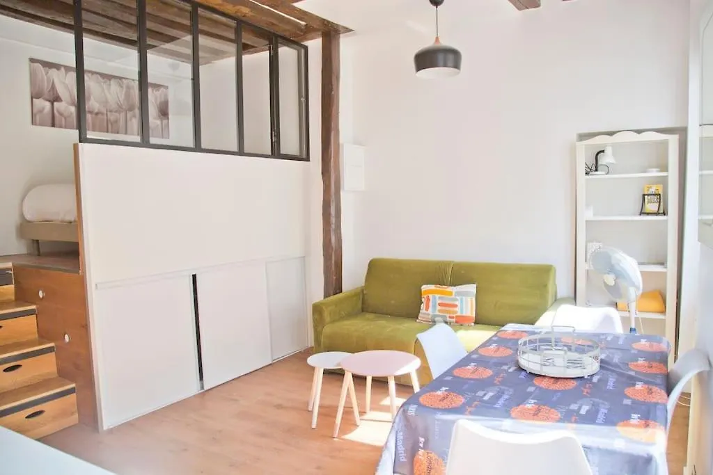 Apartment Charming Aparmtent In Center Paris